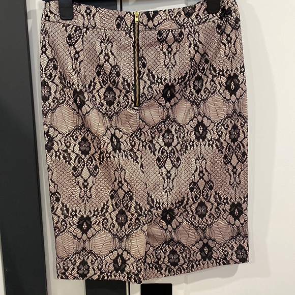 Black and pink lace skirt - Picture 2 of 2